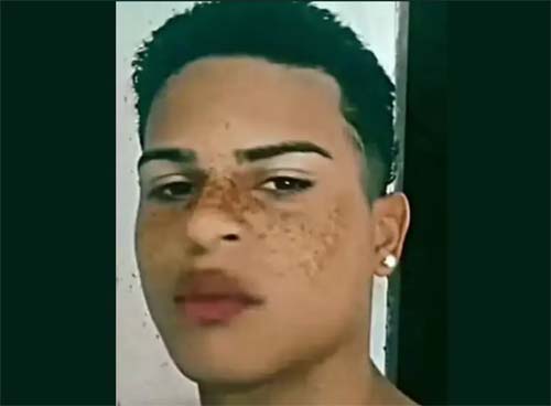 Adolescente morto em frente à escola entrou em briga generalizada para defender amigo, diz PC