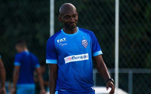 Após quatro meses, Leandro Souza volta a treinar com bola e vira opção no CSA