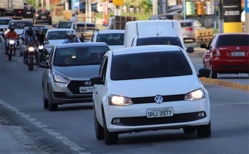 Rodovias federais: lei do farol baixo tem quase 7 mil multas em 2 anos