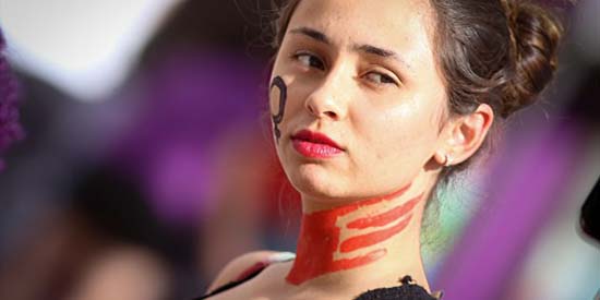 Câmara aprova alteração na Lei Maria da Penha barrada por Temer em 2017