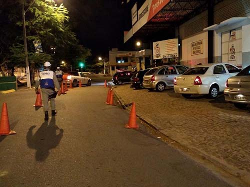 Lei Seca flagra 10 motoristas alcoolizados e um vai preso em Maceió