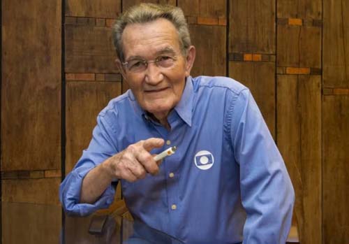 Léo Batista é diagnosticado com câncer pancreático e está internado na UTI