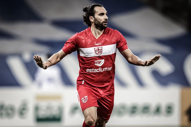 Léo Gamalho marca de novo e CRB empata com Cruzeiro pela Série B