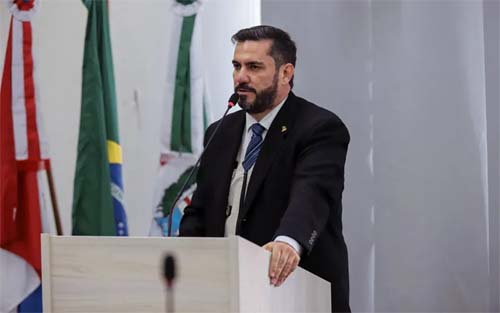 Vereador protocola pedido de impeachment de Lessa: “Estamos vivendo uma aberração jurídica”