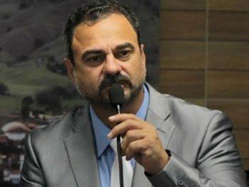 PC prende ex-prefeito de Maribondo, Leopoldo Pedrosa, em uma casa em Paripueira