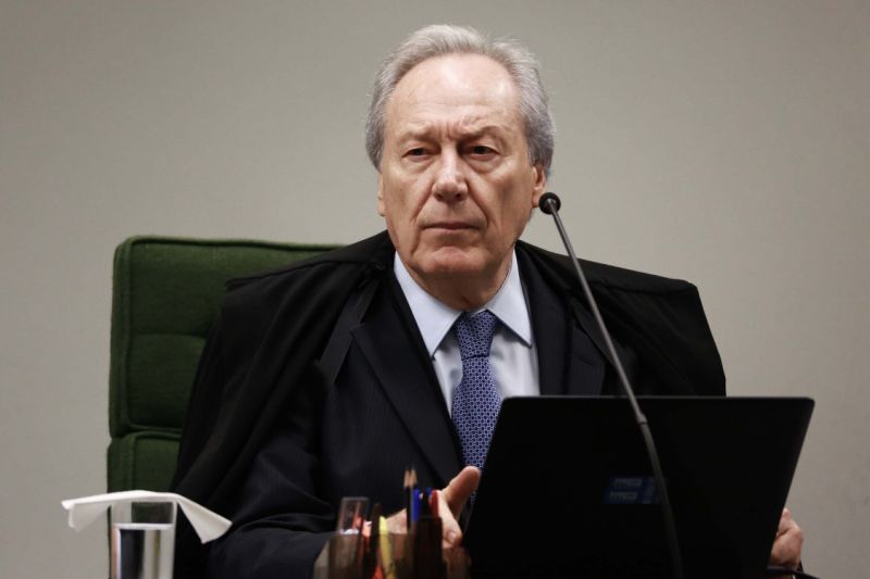 Jurista protocola pedido de impeachment de Lewandowski