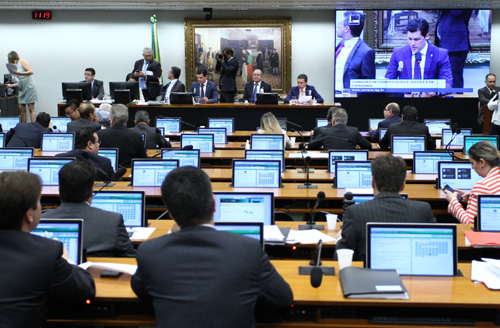 Votação da Previdência ainda depende de projeto sobre aposentadoria de militares, dizem líderes