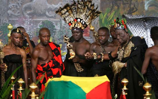 Líderes tribais prestam últimas homenagens a ex-secretário da ONU Kofi Annan em Gana