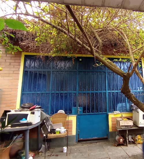 Jovem é presa suspeita de matar patrão dormindo e jogar corpo na cisterna de casa