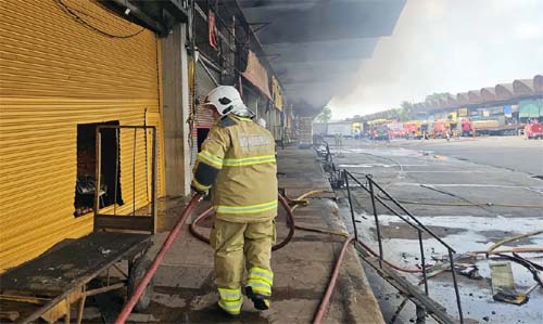 Incêndio de grandes proporções destrói 28 lojas no Ceasa do Rio de Janeiro