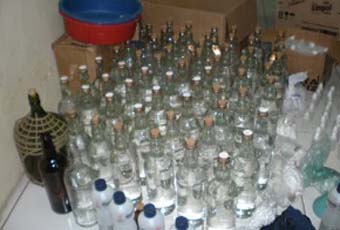 Policiais prendem mulher com seis litros de loló no Trapiche