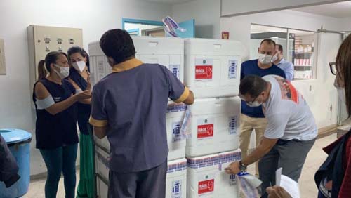 Governador anuncia vacinação para pessoas entre 60 e 62 anos