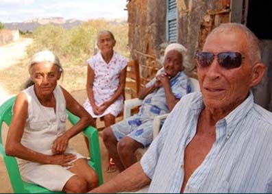 Com 90 anos, homem tem 50 filhos com mulheres, cunhada e sogra