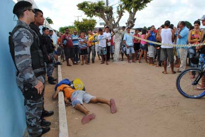 Jovem é morto a tiros na porta do cemitério em Arapiraca