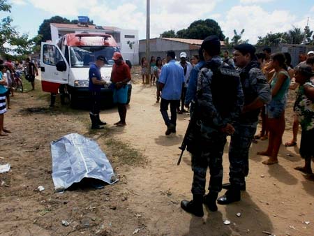 Carroceiro é assassinado a tiros em plena luz do dia no Loteamento Santana  em Penedo
