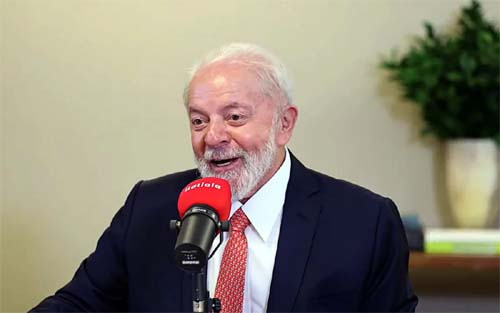 Lula diz que às vezes é preciso 'uma cachacinha' para fazer articulação política