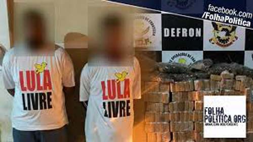 Papa ganha camiseta da campanha 'Lula Livre'