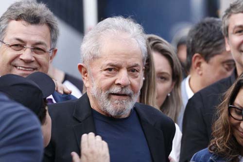 Lula discursa após deixar a cadeia: 