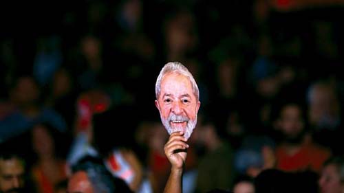 Dinheiro público banca o Lula Livre