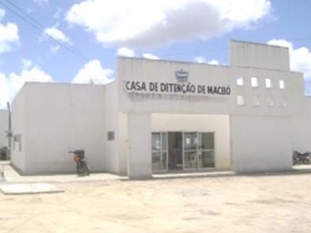Agentes encontram maconha e crack em cela