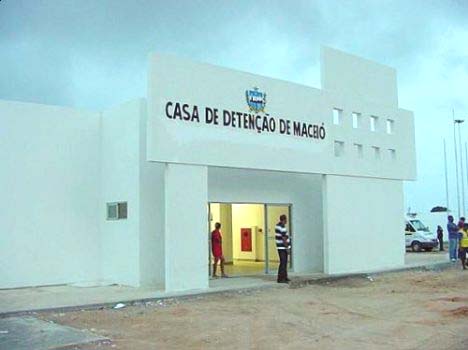 Mulher tenta entrar no presídio com celular na vagina