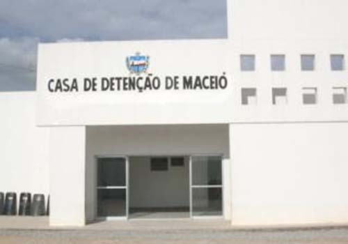 Motim faz Casa de Custódia perder 12 celas; 300 presos estão amontoados