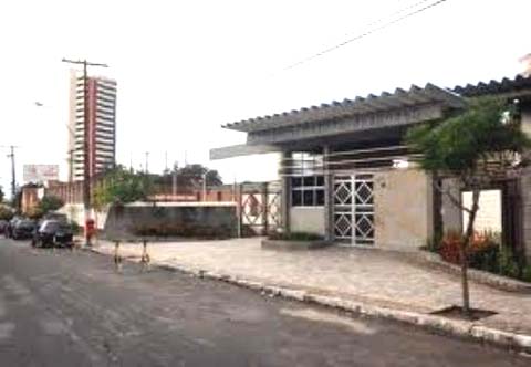 Funcionários do Colégio Batista paralisam as atividades por atraso nos salários