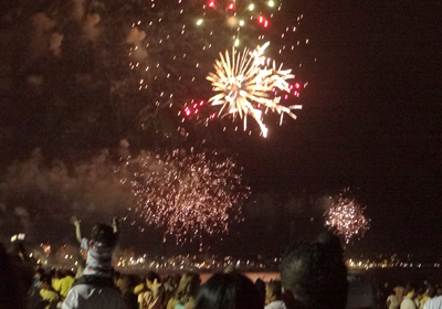 Show de luzes e cores marca chegada de 2013 