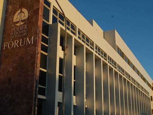 Homem acusado de matar em troca de recompensa vai a júri