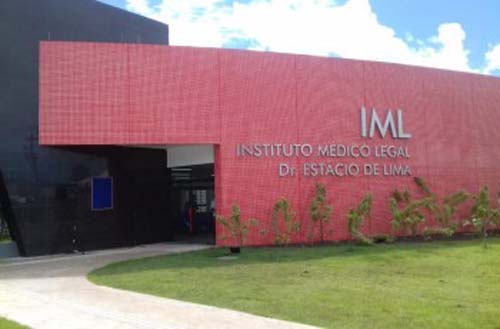 Homem é preso pela polícia enquanto trabalhava no IML de Maceió
