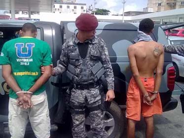 Filhos de PMs são presos acusados de assaltos na área nobre de Maceió