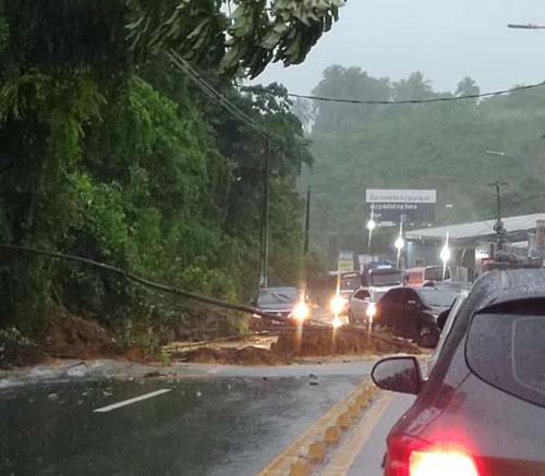 Deslizamento de barreiras, transbordamento de rios e alagamentos são registrados em Alagoas
