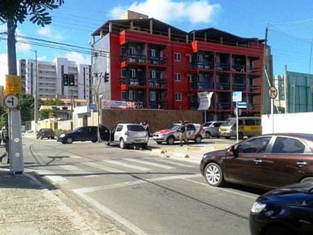 Criminosos fazem ‘arrastão’ de roubo de carros na Mangabeiras