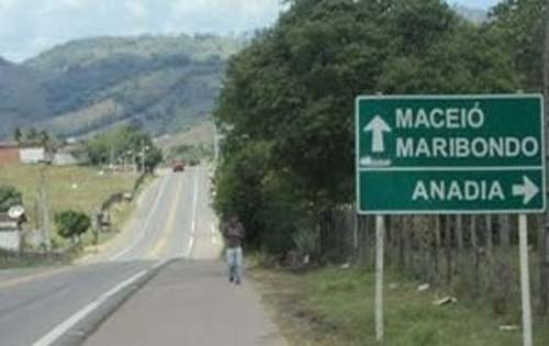 Jovem é morto a tiros em posto de combustíveis em Maribondo