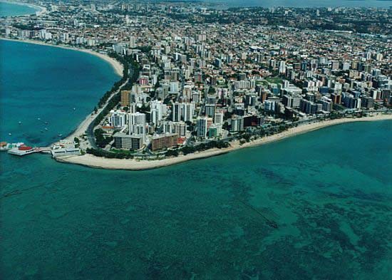 Mulher se suicida pulando do 8º andar na P. Verde; rapaz se mata a facadas