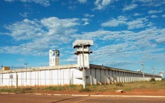 Mulher usa documento falso para visitar detento