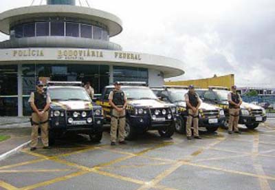 Polícia Rodoviária Federal realiza operação para combater assaltos na BR-104