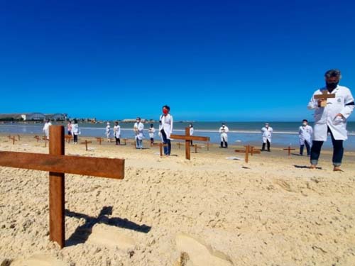 Profissionais da saúde realizam ato em homenagem às vítimas da Covid-19