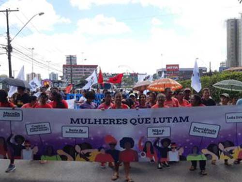 Ato em defesa da educação pública reúne cerca 3,5 mil pessoas em Maceió