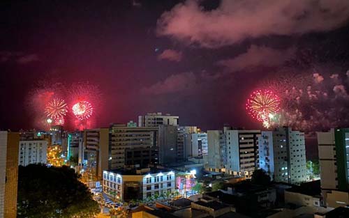 Ainda em meio à pandemia, alagoanos recebem o novo ano em festas familiares e privadas