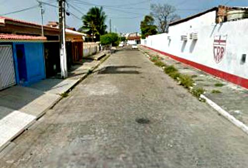 Jovem é assassinado enquanto bebia à porta de casa na Pajuçara