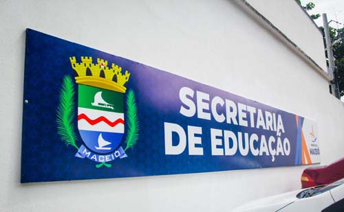Educação determina o retorno de servidores ao trabalho presencial