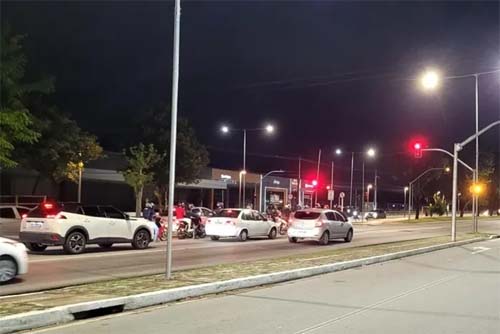 Medida noturna em Maceió permite avanço em semáforos sob novas regras