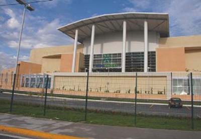 Mulher é presa ao tentar sair do Shopping Pátio com mais de 50 itens sem pagar