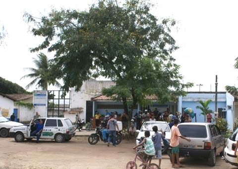 Menores abrem buraco no muro e fogem do antigo CRM 