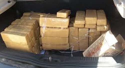 Suspeito é preso com 15 kg de maconha, crack e cocaína