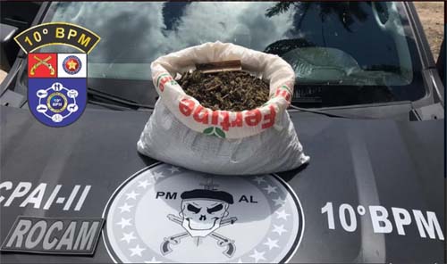 Polícia apreende mais de 2,7kg de maconha dentro de carro em Estrela de Alagoas