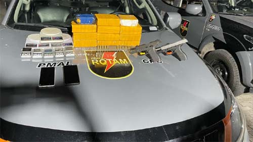 Homem é preso com mais de 11kg de cocaína, armas e balanças de precisão em Maceió