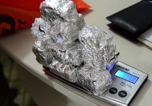 Maconha e carga alimentar suspeita são apreendidas em posse de jovem