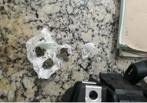 Homem é preso com maconha e arma artesanal em Messias